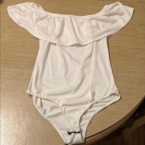 Discreet White Off-Shoulder Top